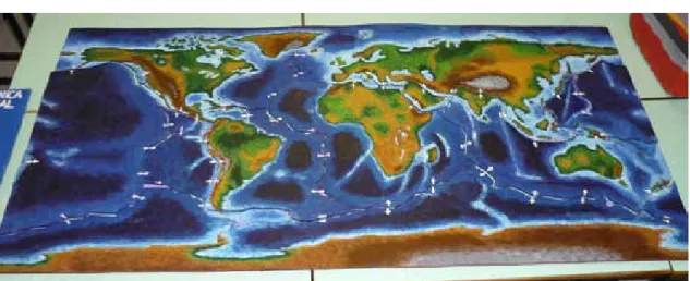 Figura 1 – Maquete de cortiça de tamanho 100 x 40 cm, confeccionada pelos membros do projeto Sala da Terra