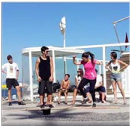 Figura 1 – Sessão de improviso de sapateado  realizada na praia de Copacabana em janeiro de 
