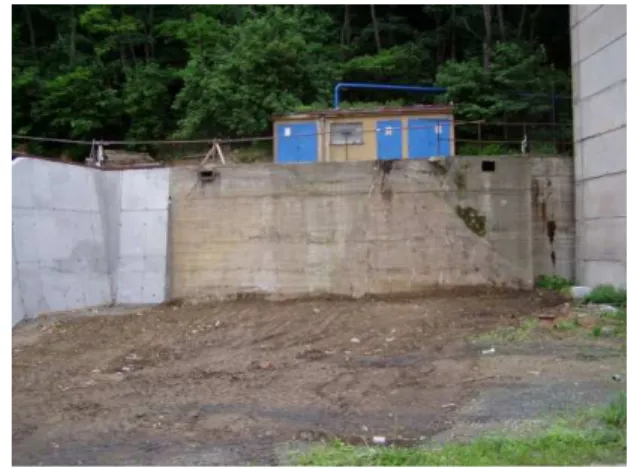 Fig ure  1.  Un cov ered  bunkers