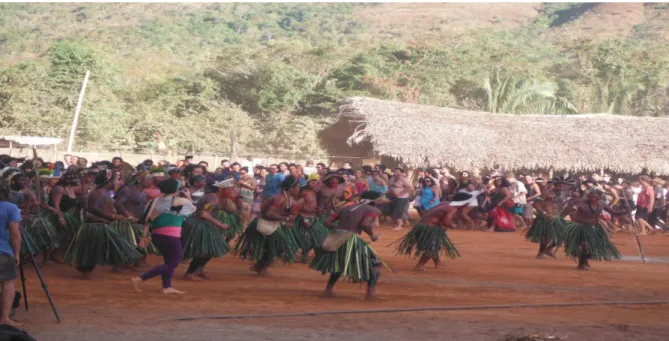 Foto 8 – Turistas dançando com os indígenas Fulni-ô – Crédito: Filipe Parente/2014 