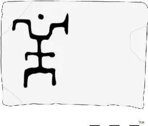 Figura 1 - Gravura antropomórfica realizada num bloco calcário reaproveitado  na ermida da Serra do Socorro (Adaptado de Matias, 2004).