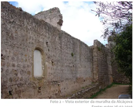 Foto 2 – Vista exterior da muralha da Alcáçova   Fonte: autor 26-03-2010 
