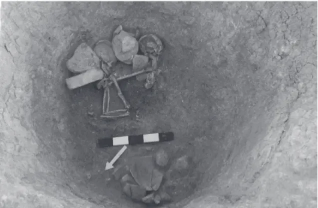 Figura 4 – Enterramento duplo [830] e [831] datado da Idade  do Bronze.