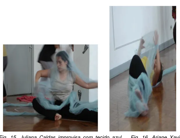 Fig.  15.  Juliana  Caldas  improvisa  com  tecido  azul.      Fig.  16.  Ariane  Xavier  improvisa com o mesmo tecido