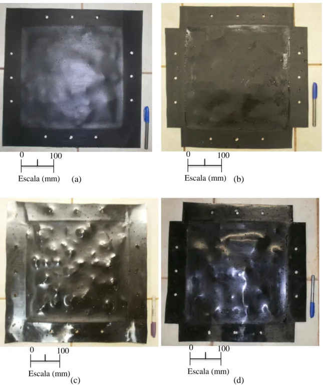 Figura 4.30 - Contatos da brita atuando sobre a geomembrana, quando submetida a 500  kPa de pressão: (a) geomembrana de PVC-1,0 mm de espessura, (b) geomembrana de 