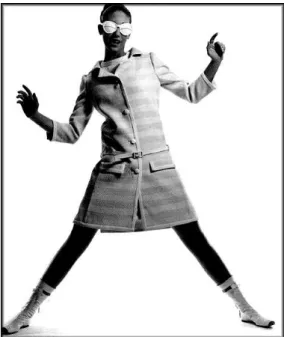 Figura 4: As modelos conhecidas como ‘Moon Girls’ de André Courrèges, em poses robóticas 