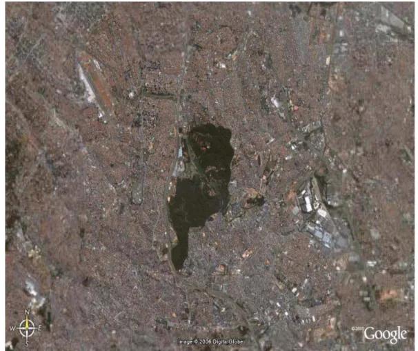 FIGURA 2 - Vista geral do PEFI (área escura) e de seu entorno obtida a partir de  imagem de satélite do programa Google Earth (v3.0)