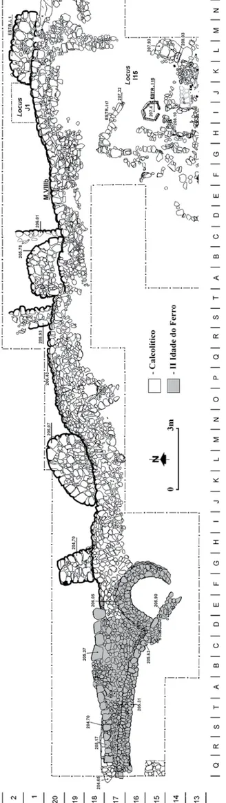 Fig. 10 - Chibanes. Planta de troço da Muralha VIIIb (calcolíti- (calcolíti-ca). Preenchido a cinzento, troço de muralha e torre da Idade do  Ferro que se sobrepuseram à muralha calcolítica