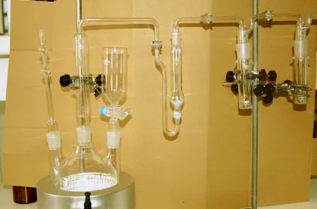Figura 5: Aparelho em vidro para extracção, purificação e recolha do CS 2  produzido na   hidrólise ácida dos ditiocarbamatos presentes na amostra
