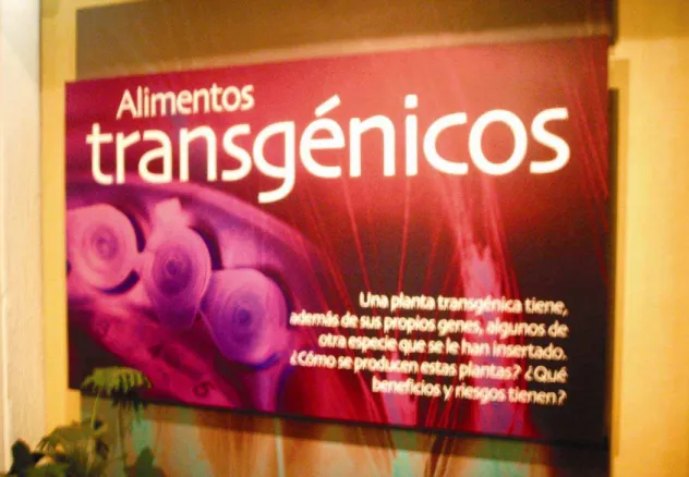 Figura 1: Painel Alimentos transgénicos, localizado na entrada da exposição 