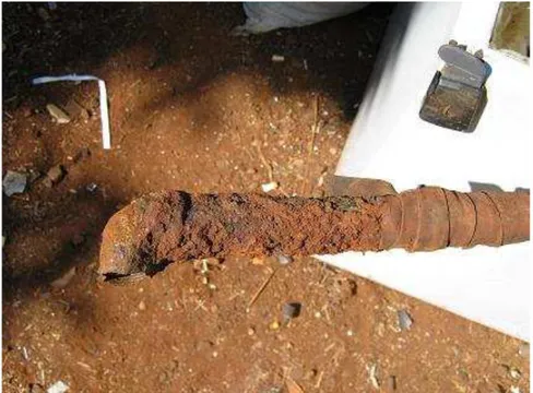Figura 1  –  Foto de um cano de ferro oxidado encontrado em comércio de sucata de  Ribeirão Preto