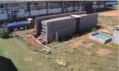 Figura 3.14. Visão geral da inundação induzida do solo de fundação dos muros experimentais  (Santos, 2011)