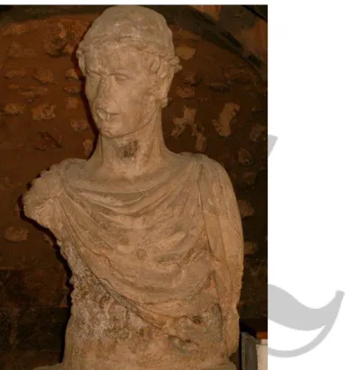 Fig. 1. Busto de Frederico II Hohenstaufen. Mármore. c. 1234-1239. Barletta: Museo Civico