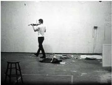 Figura 19 - Bruce Nauman. Playing a Note on the Violin While   I Walk Around The Studio, 1967-1968 