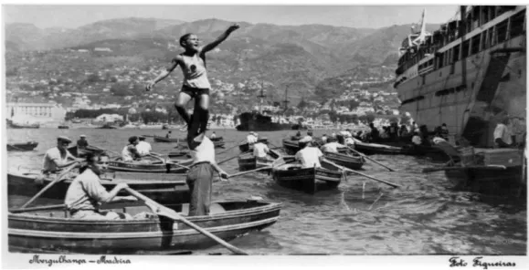 Figura III.2 – Lanchas de vendedores a rondar os navios na baía do Funchal – Década de 40