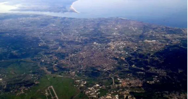 Figura  2  –  Fotografia  aérea  tirada  por  cima  da  Base  Aérea  Nº1,  Pero  Pinheiro-  Sintra  (João  Caria Lopes, 2015)