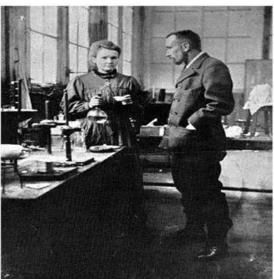 FIGURA 3 - Marie Curie e Pierre no laboratório 17 . 
