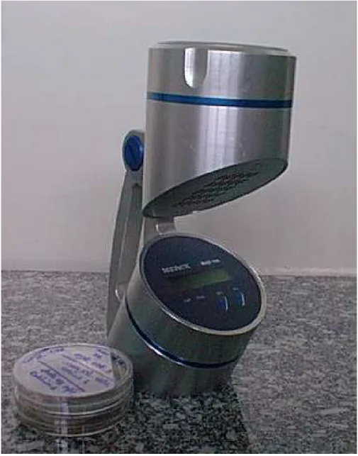 Figura 1 -  Amostrador microbiológico de ar da marca MERCK denominado MAS-100.