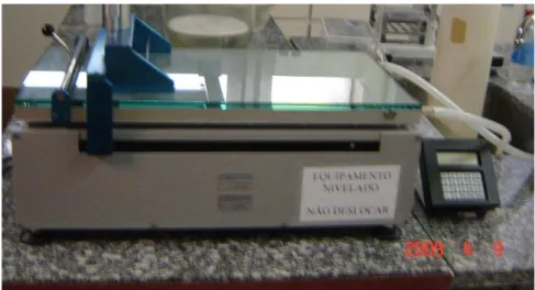Figura 3 - Aplicador automático de filmes do Laboratório de Tecnologia de Alimentos. 