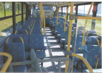 Figura 3.2 Outro tipo de assento de ônibus que circulam na cidade de Santos  a) Altura do assento 