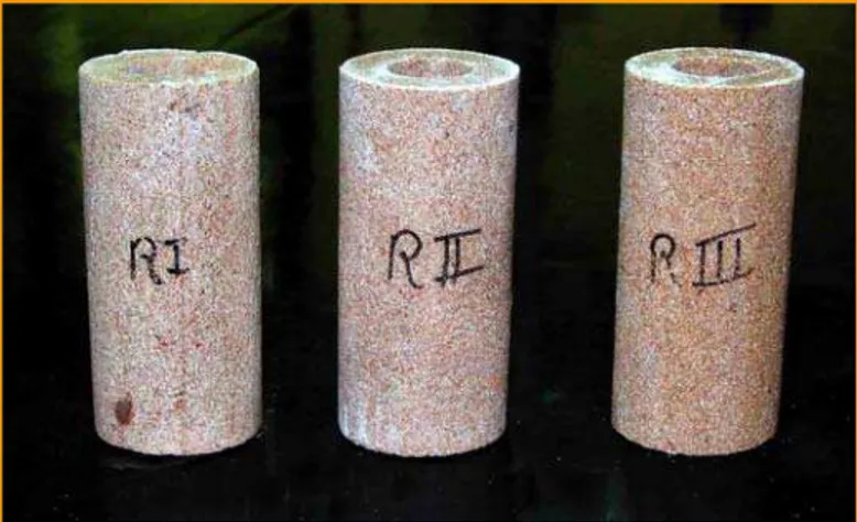Figura 3.3 - Moldes de areia confeccionados com areia fina (RI), média  (RII) e grossa (RIII), aglomerados com resina fenólica