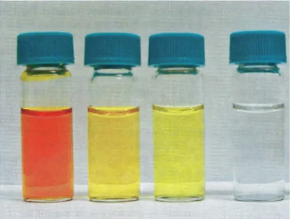 Figura 2 – Fotografia de três soluções  de  decavanadato  (da  esquerda  para  a  direita:  pH5.8-6.0)  e  uma  solução  de  metavanadato incolor [7]