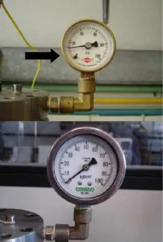 FIGURA 4.6 - Fotos dos manômetros utilizados na construção dos  protótipos,  manômetro  convencional  de  latão  e  manômetro  inox  de  caldeira