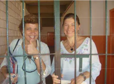 Foto 2: As professoras Daniela e Teca na escola E. E. Joaquim Ferreira Lima. 
