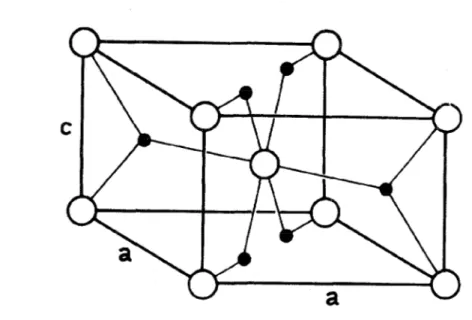 Figura  3.10:  Estrutura  cristalina  do  dióxido  de  estanho  tetragonal.  Os  círculos  abertos  são  os  átomos  de  estanho e os fechados são os átomos de oxigênio
