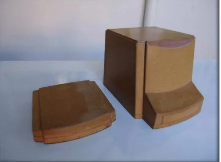Figura  3.8  –  Molde  construído  em  madeira  para  aplicação  do  processo  de  Termoformagem 