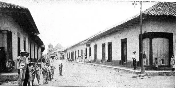 FIG  3.-I;na  calle de  León,  Nicaragua.  (Cortesía de la  Unión  Panamericana) 