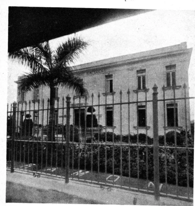 FIG. IL--El  Instituto  Finlay,  dedicado a la investigación  y la enseñanza sanitaria7 