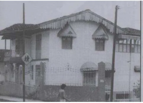 Figura 2.1  –  Casa de bambu construída em 1880, na cidade de Manizalles, Colômbia  (HIDALGO-LÓPEZ, 2003)