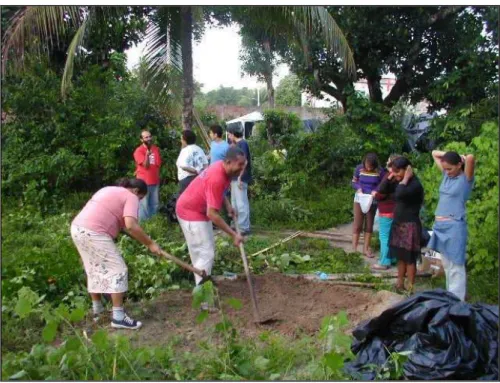 Figura 13: Limpeza do terreno pelas famílias no dia da  ocupação Mulheres de Tejucupapo 