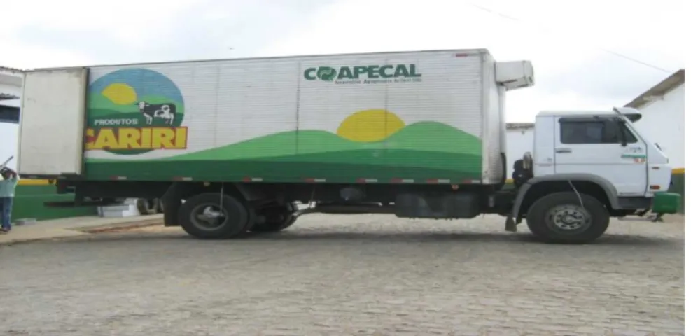 Foto 9: COAPECAL -  Baú refrigerado que transporta os produtos industrializados pela cooperativa