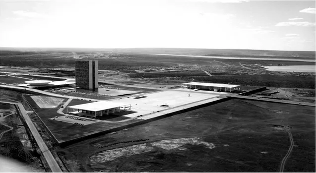 Figura 33 - Vista aérea da Praça dos Três Poderes. Brasília, 1960. Foto: Marcel Gautherot/IMS.
