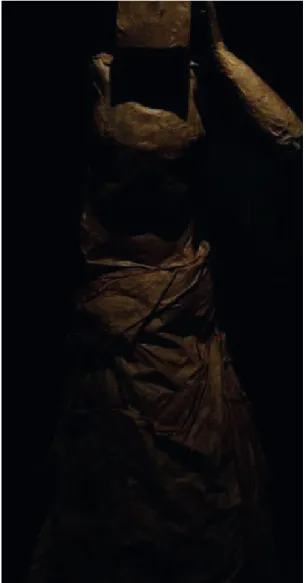 Figura 5 -  Espetáculo Pauliceia Desvairada. Boneca de cabeça quadrada. Foto: Wagner  Cintra.