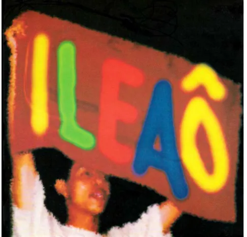 Foto  3  -  Imagem  estilizada  de  jovem  segurando  faixa  co m  o  título  do  hino  oficial da PJMP