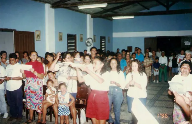 Foto  9  -  Jovens  da  PJMP  em  u ma  celebração  com  as  CEBs,  na  Co munidade  de  São  Sebastião,  do  Zonal  Suburbano