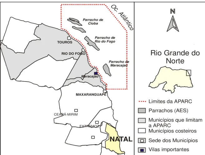 Figura 1  –  Limites da Área de Proteção Ambiental Estadual dos Recifes de Corais. O ponto azul destaca a  localização do distrito de Maracajaú (Fonte: Amaral, 2005).
