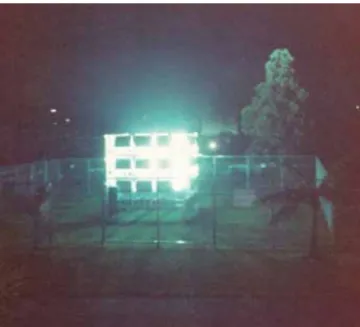 Figura 4 | Luiz Henrique Schwanke | Cubo de luz ou Antinomia | 1991 | Estrutura metálica, 45 lâmpadas de multivador metálico | 3 m² | Instituto  Schwanke | Joinville, Brasil  8