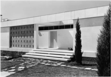 Figura 1. Casa Lino Gaspar, Alto do Lagoal, em  Caxias (1953/55), imagem da entrada, fachada norte