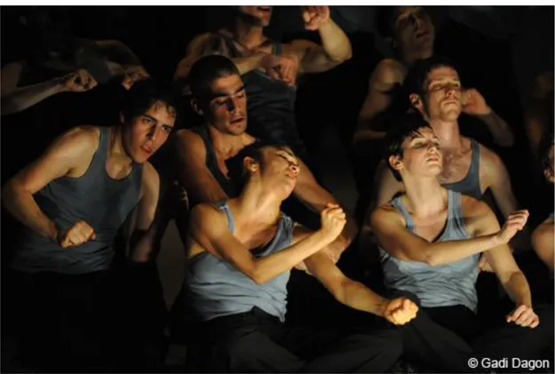 Figura  7:  “Decadance”  de  Ohad  Naharin.  Batsheva  Dance  Company,  2014.  Foto  retirada  do  site   http://www.dansesaveclaplume.com/en-scene/decadance-paris-batsheva-dance-company/ 