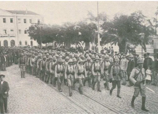 Figura nº 2  –  O Batalhão de Infantaria 14 na estação de Santa Apolónia, Lisboa  Fonte: (Ilustração Portuguesa Nº 448, 1914, p