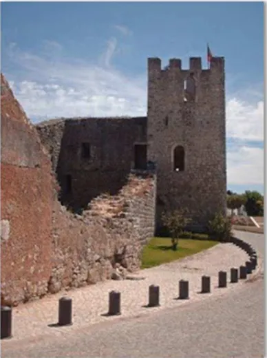 Figura 18. Torre de menagem e muralhas do Castelo de Soure. 