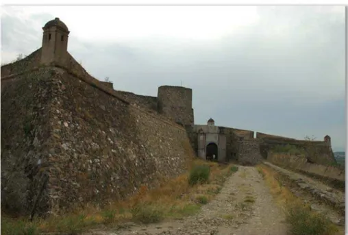 Figura 22. Torreões da muralha medieval do Castelo de Juromenha. 