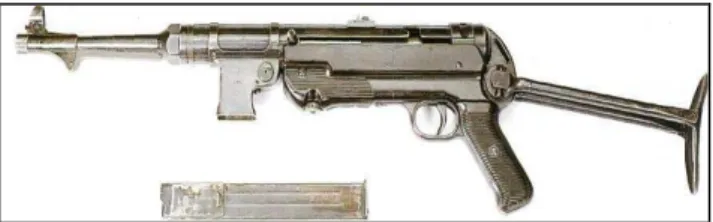 Figura nº 23 - Pistola-Metralhadora MP 38 com corunha estendida  Fonte: Bishop, 1998, p