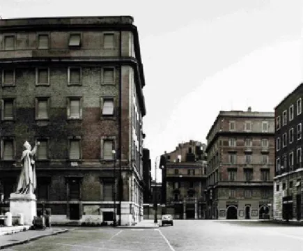 Fig. 10: Piazza Augusto Imperatore, Roma, 1984. Impressão em gelatina de prata. Dim: 66x84 cm.