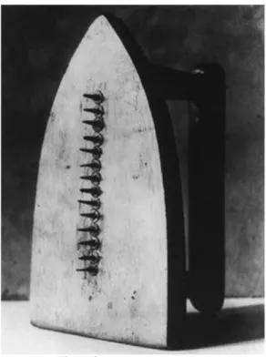 Figura 2. Man Ray.Cadeau,1921. 