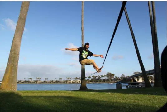 Fig. 12                                    El slackline se puede practicar tanto en interior como en exterior